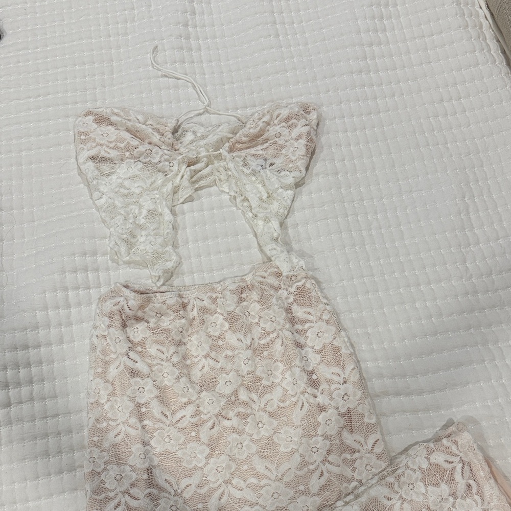 Elegant Lace Set in Cream